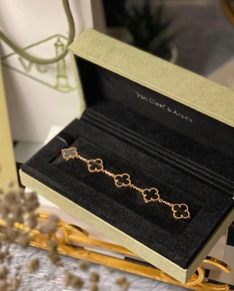 سوار فان كليف الأصلي 5 وردات بالملحقات الكاملة - اكتشف سعر سوار فان كليف الجديد | نايس بوكس