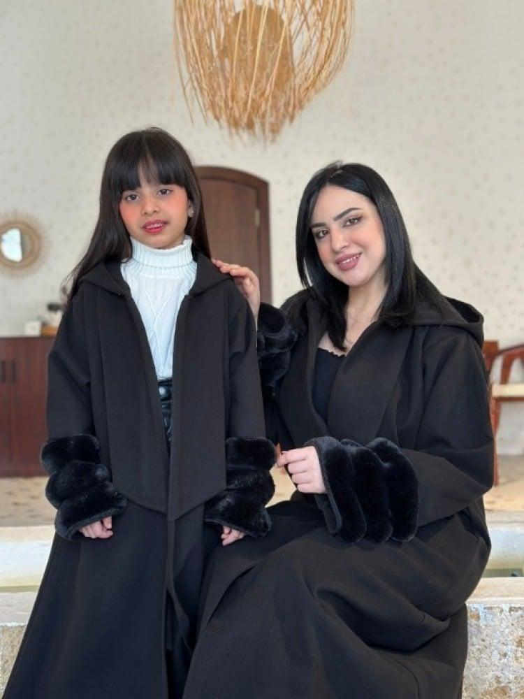 طقم فرو شتوي للأم والبنت – أناقة متطابقة ودفء فاخر