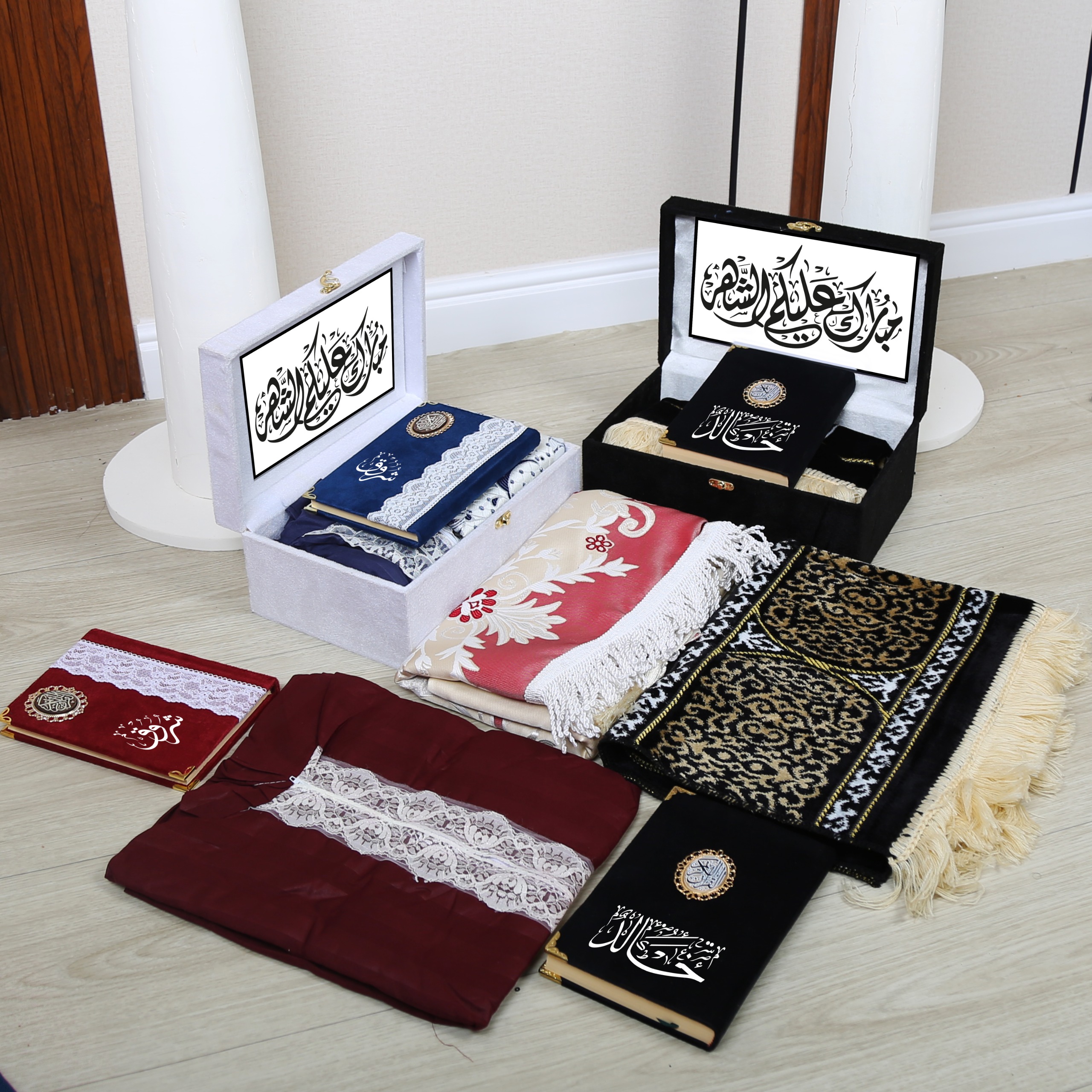 طقم صلاة فخم بالاسم - بوكس صلاة متكامل (سجادة، شرشف دانتيل، مصحف) |هدايا عيد الأم، هدايا رمضان، أو كهدية مميزة لصديقة مقربة