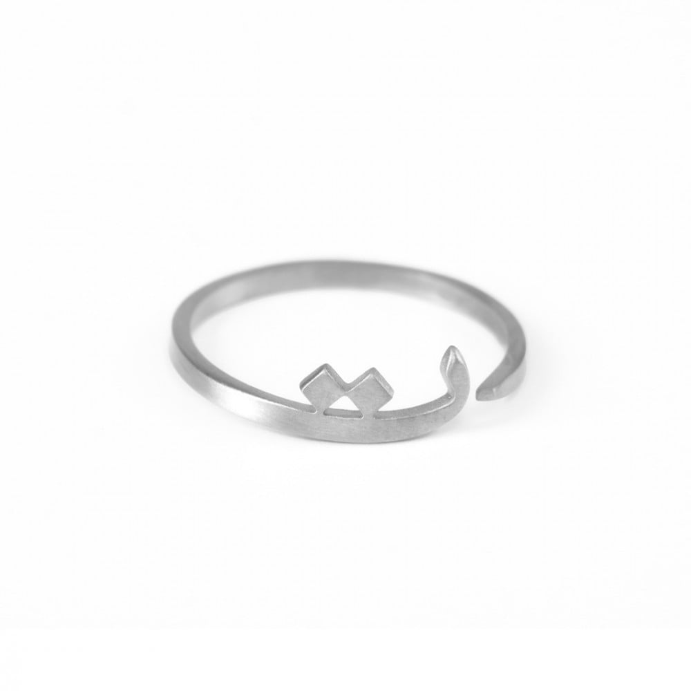 خاتم حرف ت (تاء) فخم وانيق  – تصميم أنيق للرجال والنساء