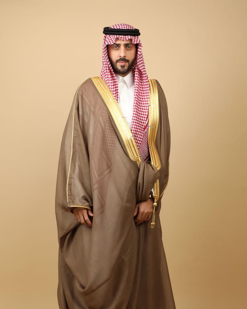 بشت الأصالة – ملكي كموني مطرز بخيوط الذهب