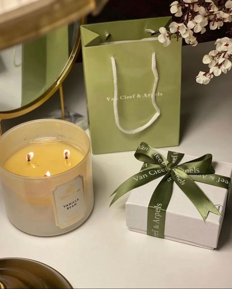 اسوارة فان كليف 5 وردات بالملحقات الكاملة - اكتشف سعر اسوارة فان كليف الأصلية في الرياض