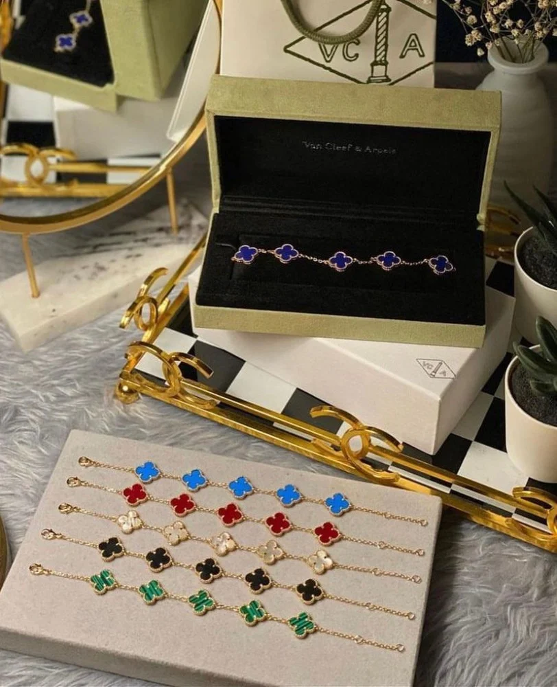 اسوارة فان كليف 5 وردات بالملحقات الكاملة - اكتشف سعر اسوارة فان كليف الأصلية في الرياض