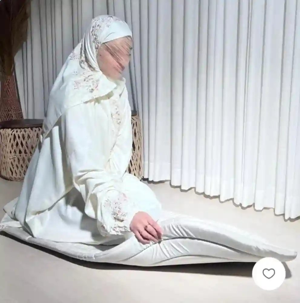 طقم صلاة مطرز بسحاب - سجادة صلاة اسفنج 2.5 سم مع بيت مصحف