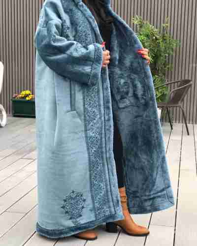 فروة نسائية شتوية بقبعة فاخرة – تصميم حديث وأنيق